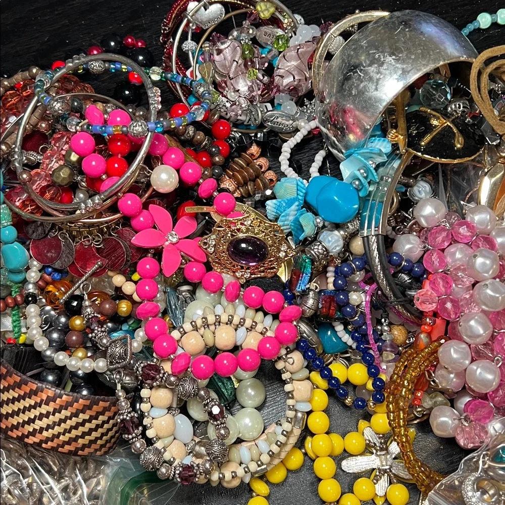 Gallon Bag Lot of Craft Jewelry Some Wearable - Picture 11 of 17